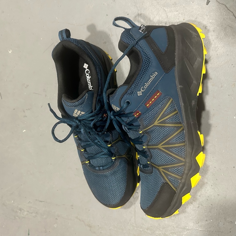 Columbia Men's Navy and Yellow Athletic Shoes